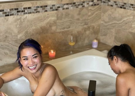 Tinkerbellish hot actress pic