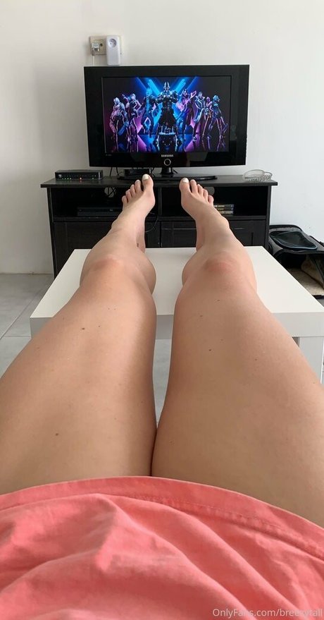 breezytall naked pornstar pic