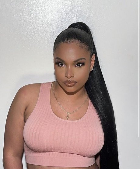 Ts Beauty Monroe pornstar sexy gallery