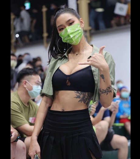 _lulumi_ pornographic model pics