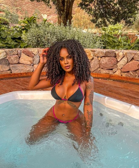 Lais Oliveira free model galleries