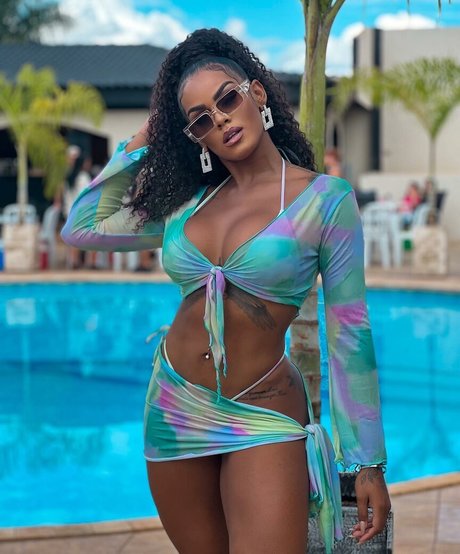 Lais Oliveira pornstar nude archive