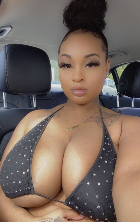 Itsnayhoee model perfect pictures