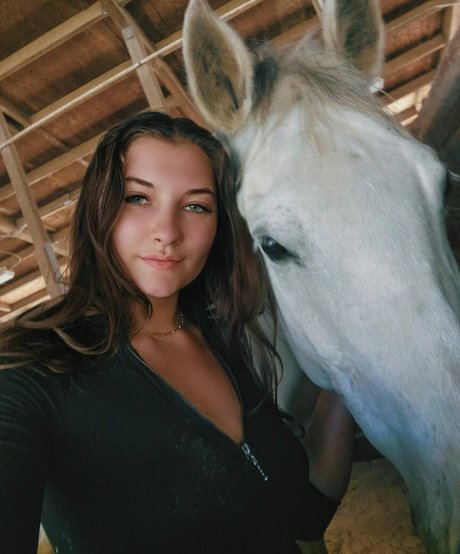 ImSavageDoe naked actress gallery