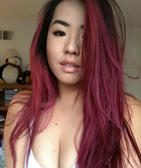 Yipnotiq star pornographic pictures