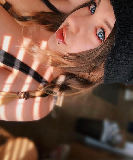 eileenexy model beautiful pic