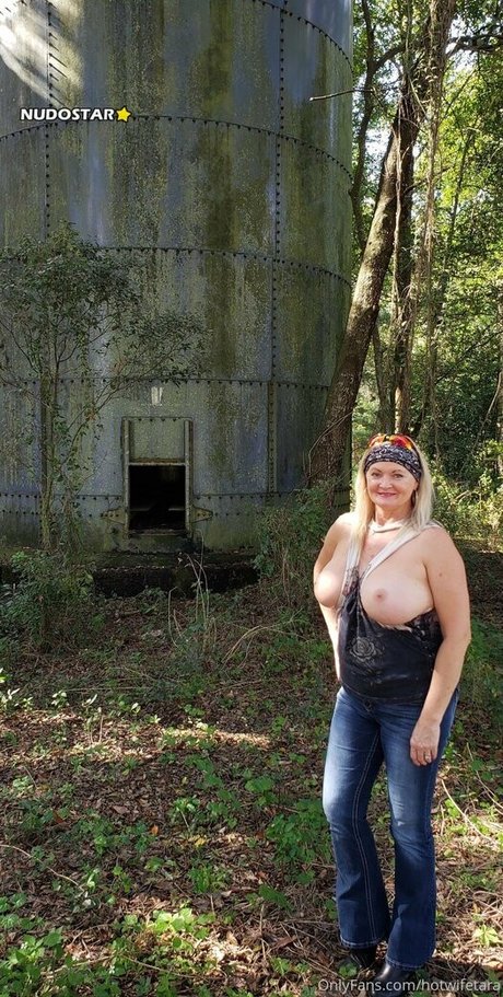 hotwifetara erotic model pictures