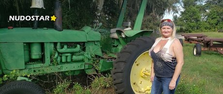 hotwifetara model hd pictures