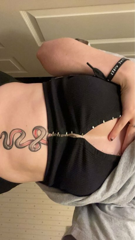 BvnnyBeth nudes model pic