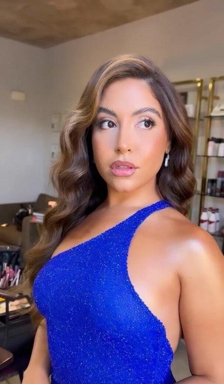 Cinthya Carmona hot star pictures