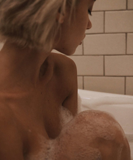 aemillin hot actress picture