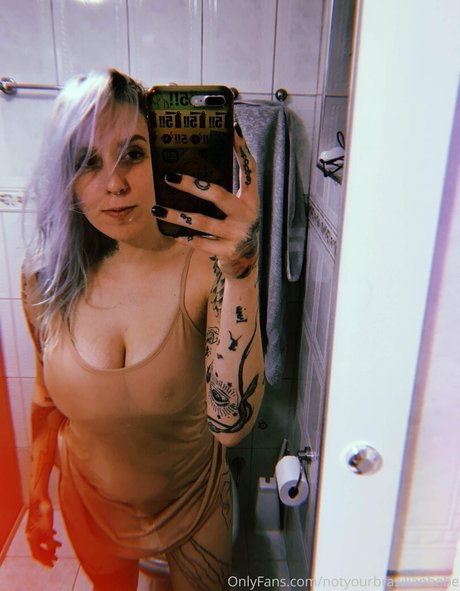 sans3v3rini naked star pic