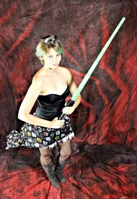 Avalon Zuercher nude actress pic