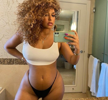 Aisha Thalia porn model photos
