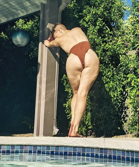 Hannah Hart sex model gallery