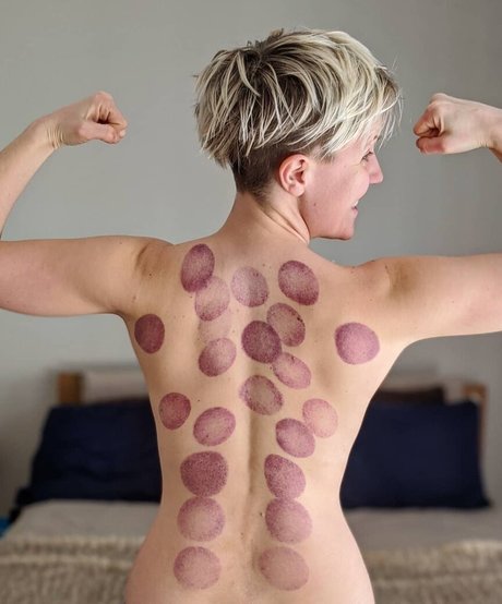 Hannah Hart model pretty galleries