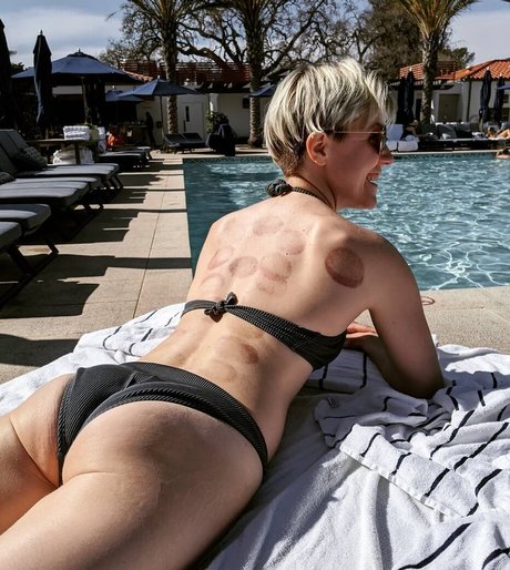 Hannah Hart xxx star photo