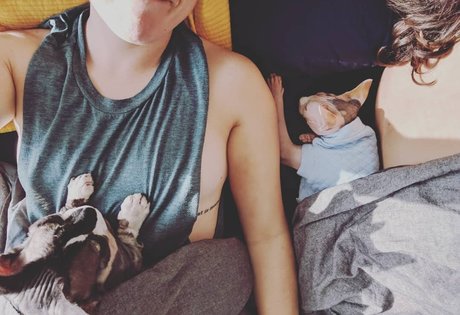 Hannah Hart nudes actress archive