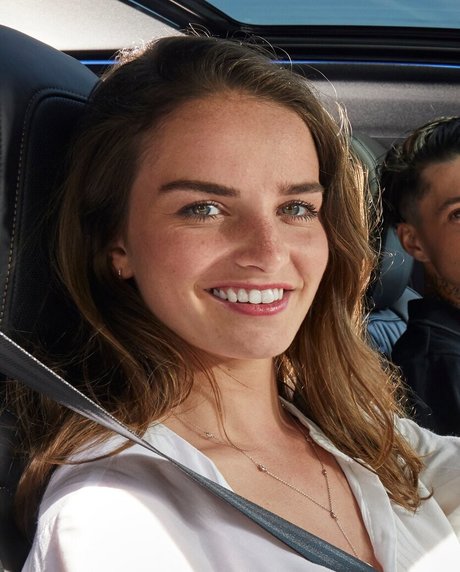 Catie Munnings top model pic