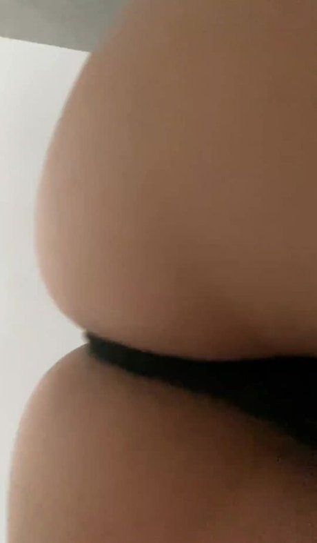 AriGameplay nice actress image