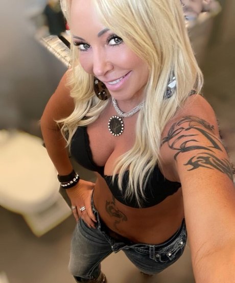 MelissaLee pornstar sexy photo