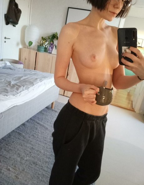 Bluimon model top photo