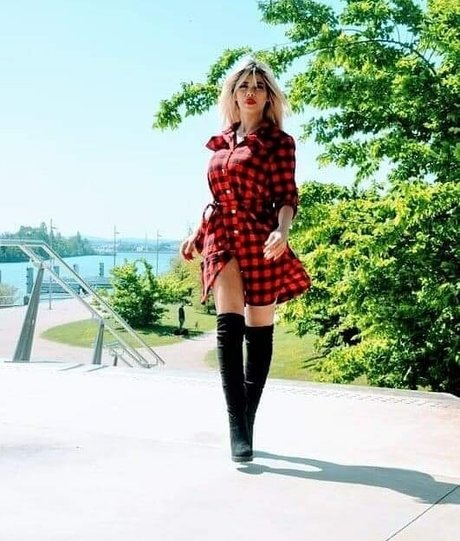 Ahlem art model pictures