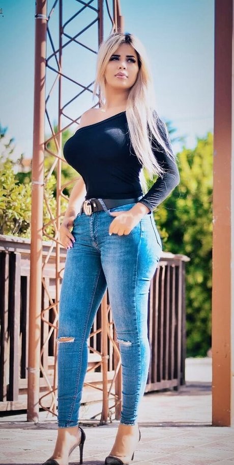 Ahlem beautiful model pic