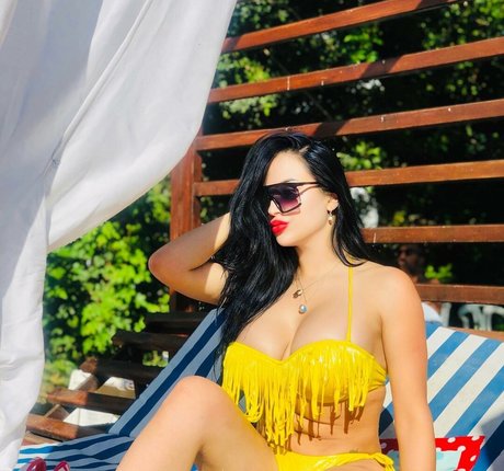 Manel Sassi model free pictures