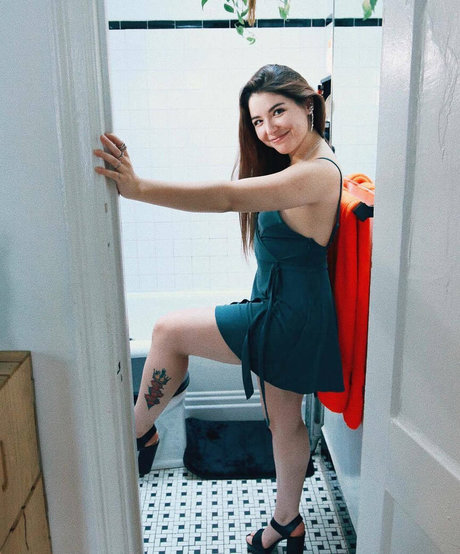 Autumn Farrell art actress photo