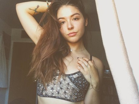 Autumn Farrell pornstar naked galleries