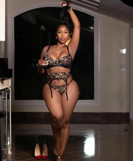 Kash Doll sexy model pics