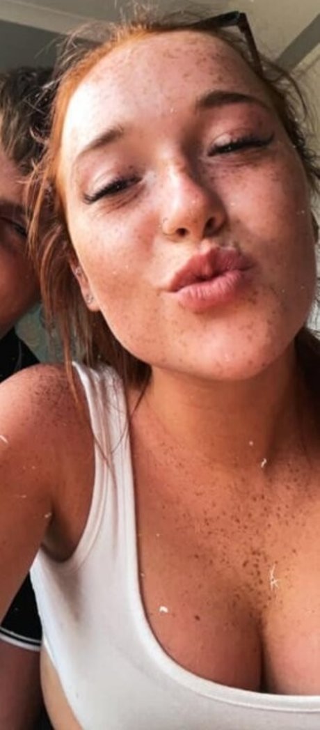 Karina Williamson porn model img