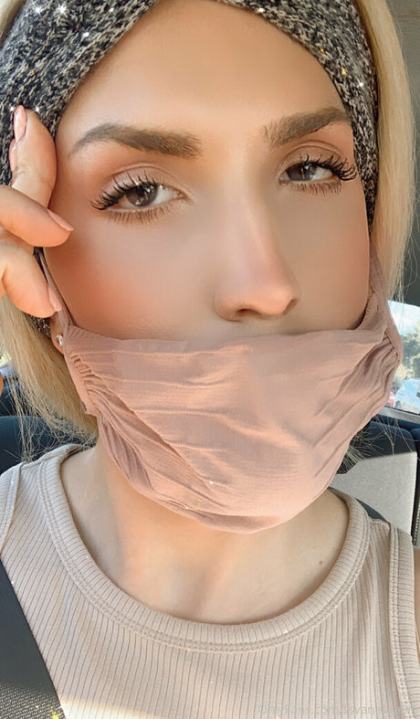 Vanessa9in naked pornstar pics