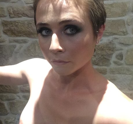 Tessa James sexy actress gallery