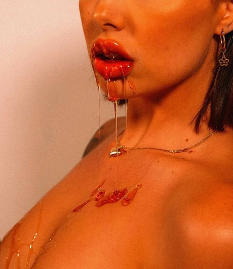 xlilysaffronx star erotic image