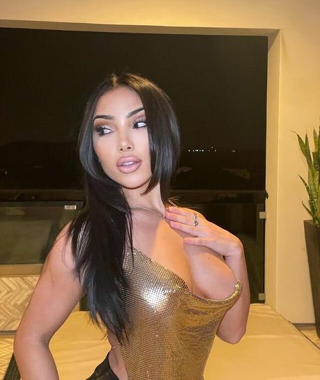 Raquel Symons hot star galleries