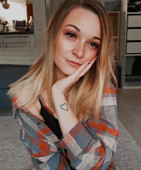 rainbowf0x sex model galleries