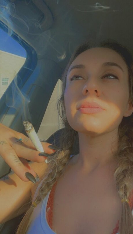 Nikkitightlines adult model picture