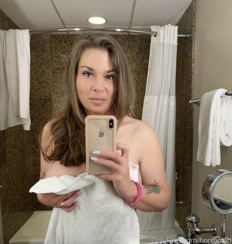 Horror Tori model naked img