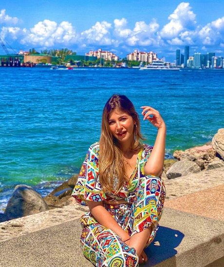 Malak Koura porn model archive