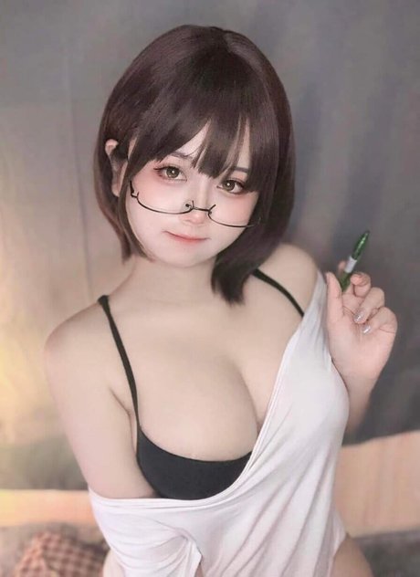 Biim Twn sexy model pics