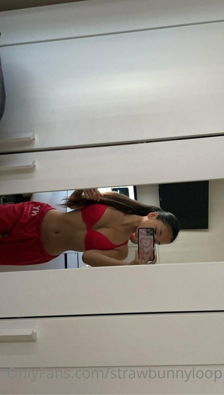 Lily Luen naked model pics