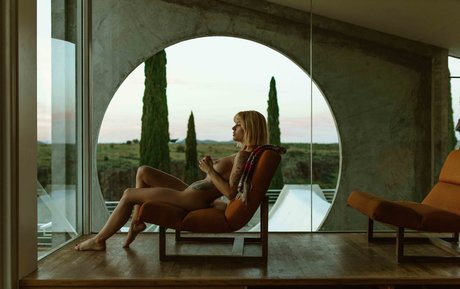 Marilyn Milk pornstar nude img