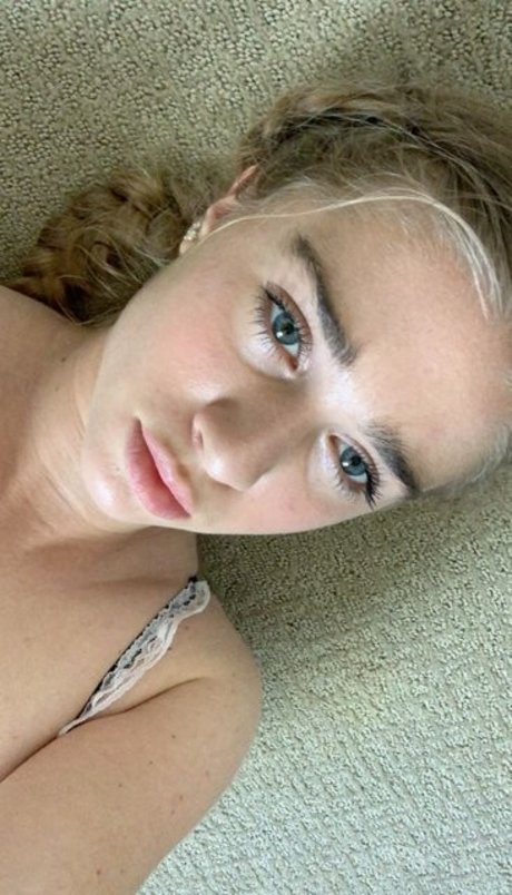 Goldenhoneydip pornstar pretty picture