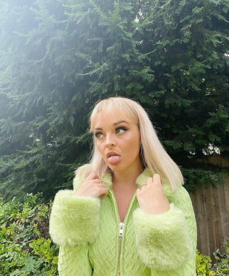 Emily Rose Perrin star erotic pics