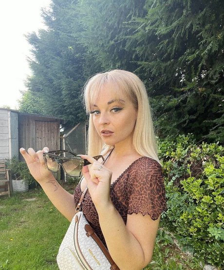 Emily Rose Perrin pornstar naked gallery