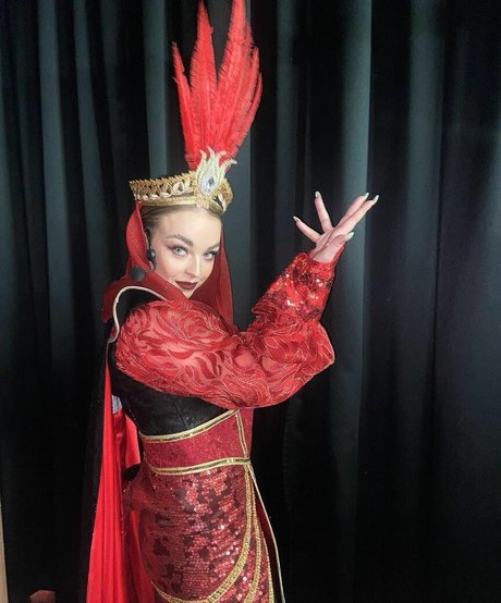 Emily Rose Perrin naked pornstar pics