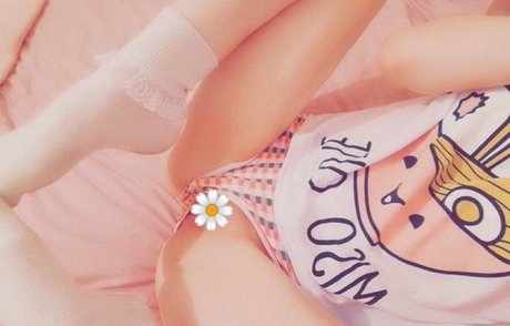 Lilbabysophh hot pornstar pictures