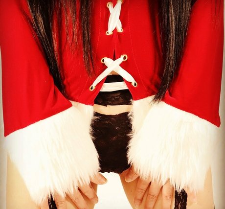 Kurotsuki Kanase adult model picture